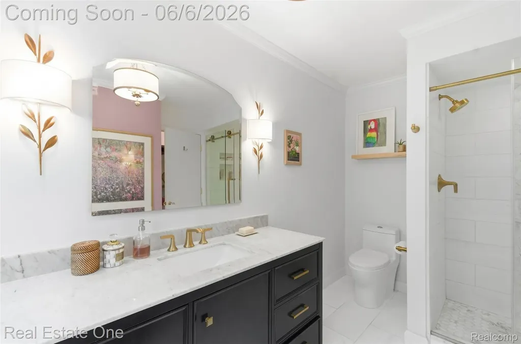 23910 Trailwood Court Bingham Farms Village MI 48025