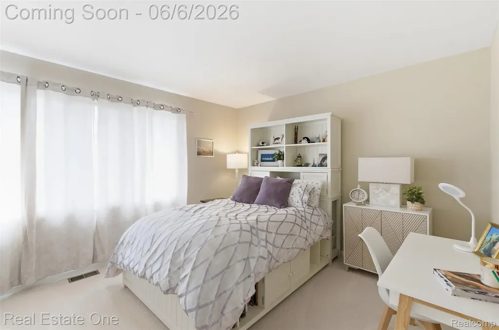 23910 Trailwood Court Bingham Farms Village MI 48025