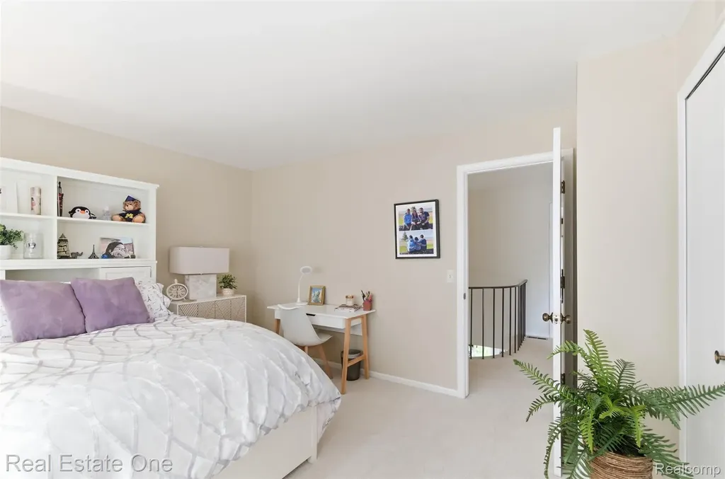 23910 Trailwood Court Bingham Farms Village MI 48025