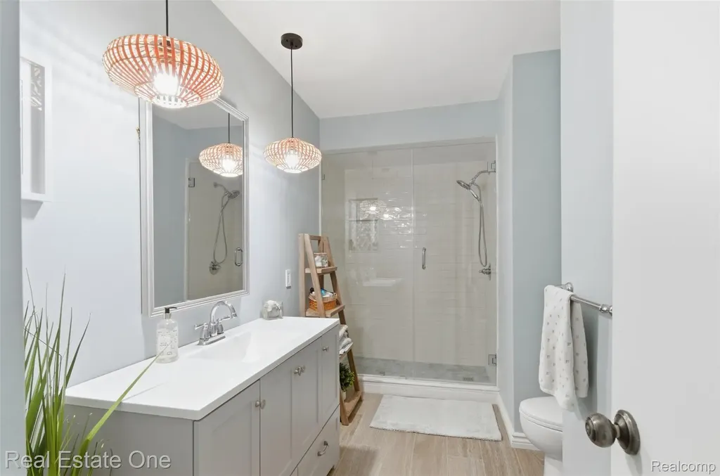 23910 Trailwood Court Bingham Farms Village MI 48025