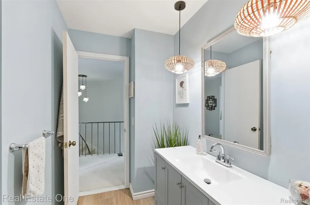 23910 Trailwood Court Bingham Farms Village MI 48025