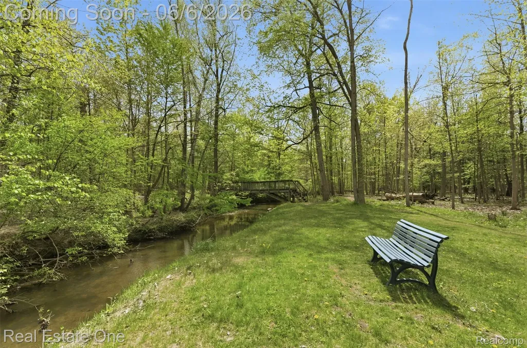 23910 Trailwood Court Bingham Farms Village MI 48025