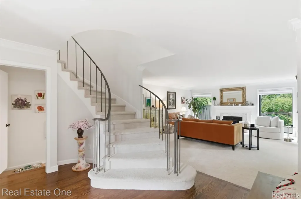23910 Trailwood Court Bingham Farms Village MI 48025