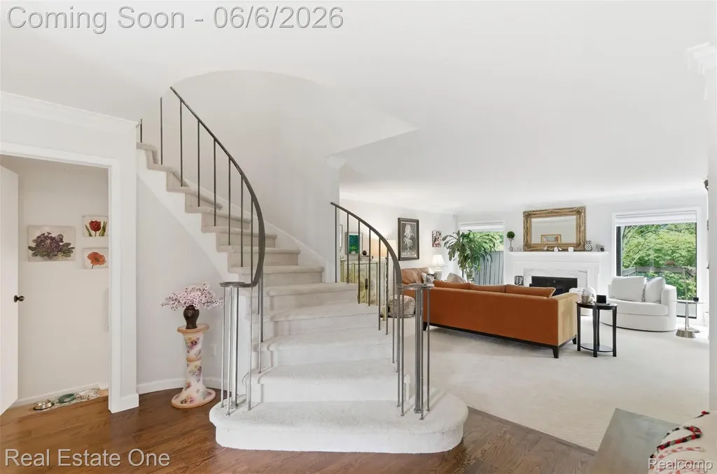 23910 Trailwood Court Bingham Farms Village MI 48025