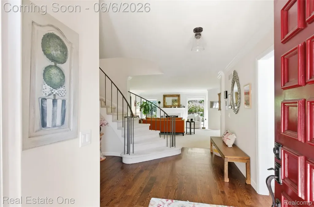 23910 Trailwood Court Bingham Farms Village MI 48025