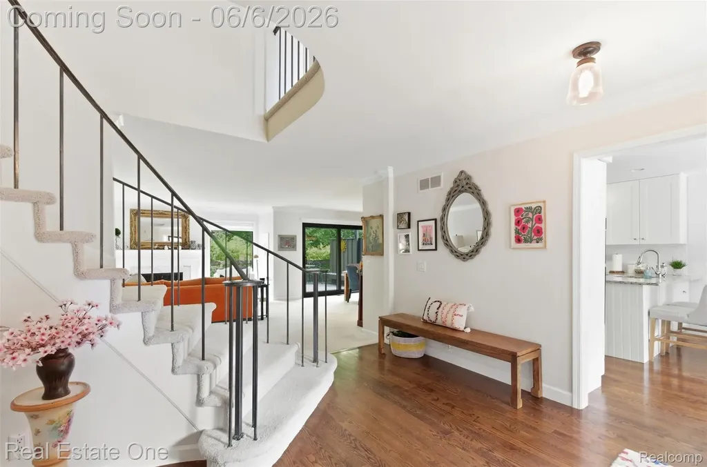 23910 Trailwood Court Bingham Farms Village MI 48025