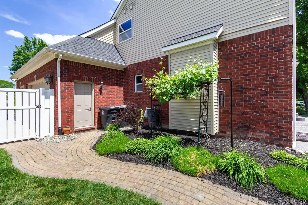 36039 Curtis Road Livonia City MI 48152