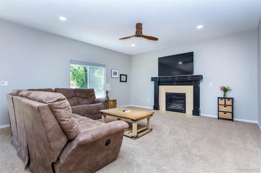 36039 Curtis Road Livonia City MI 48152