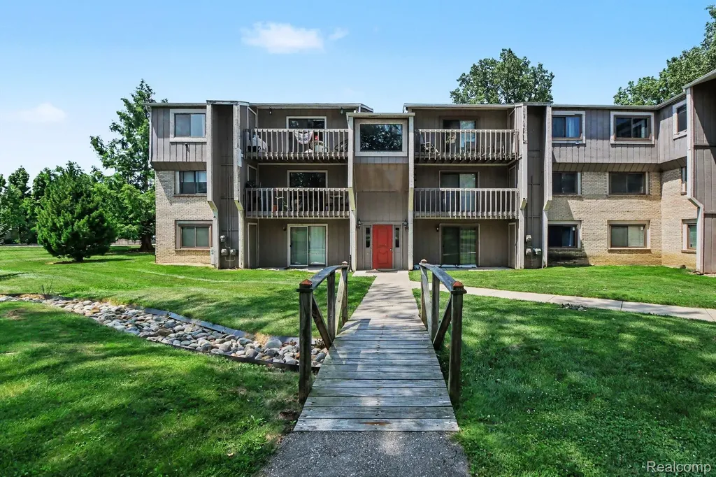 29890 W 12 Mile Road Road E Farmington Hills City MI 48334