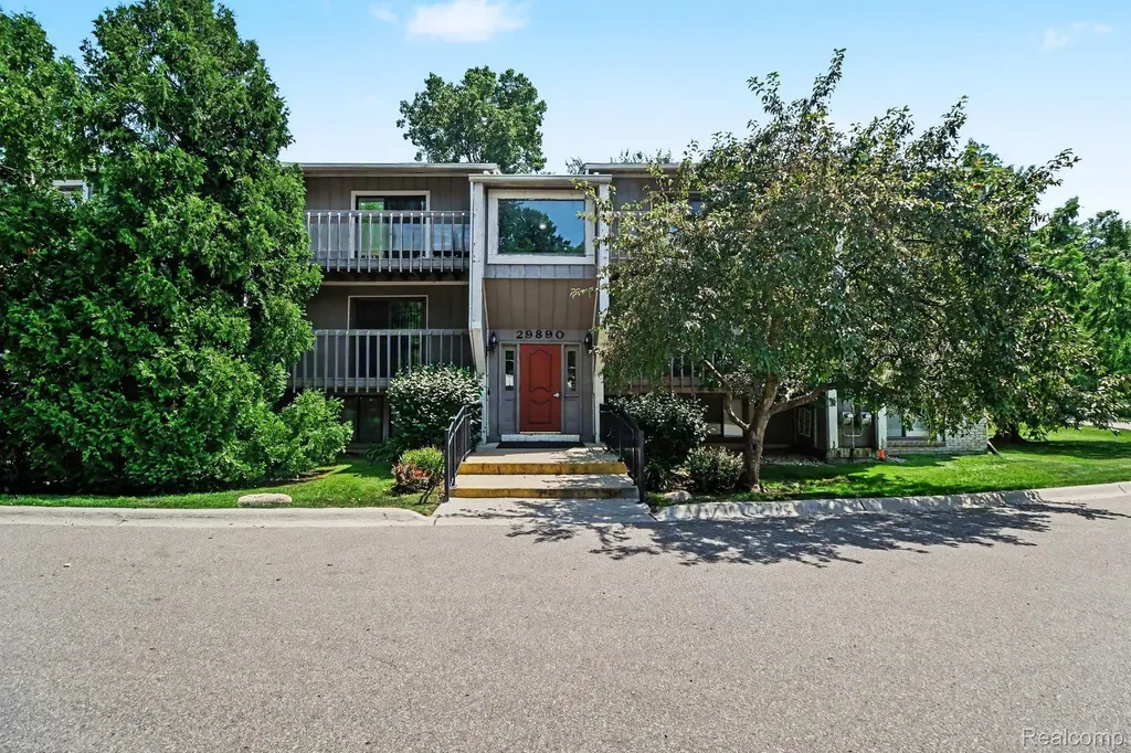 29890 W 12 Mile Road Road E Farmington Hills City MI 48334