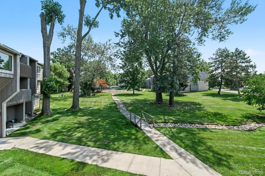 29890 W 12 Mile Road Road E Farmington Hills City MI 48334