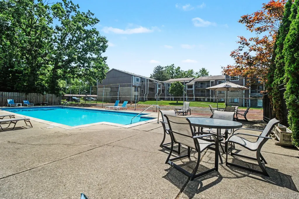 29890 W 12 Mile Road Road E Farmington Hills City MI 48334