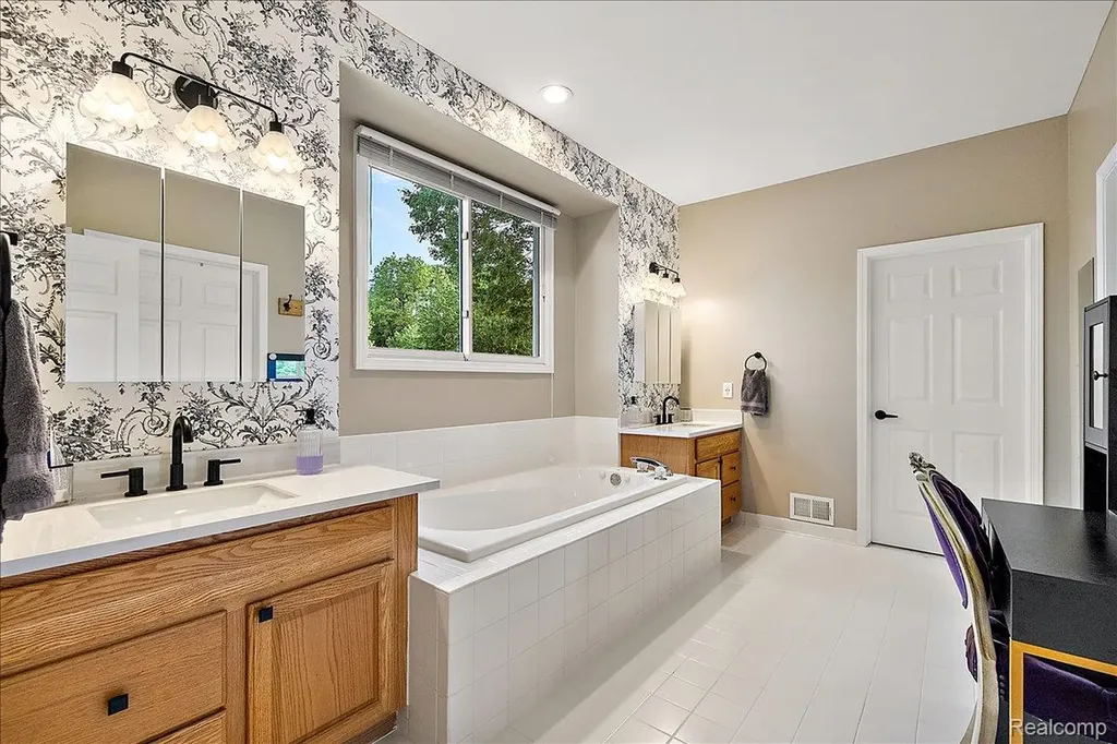 5768 Bellshire Lane Independence Charter Township MI 48346