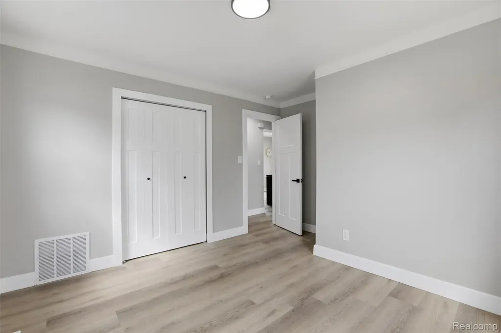 29871 Quinkert Street Roseville City MI 48066