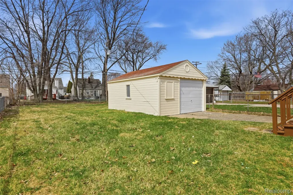29871 Quinkert Street Roseville City MI 48066