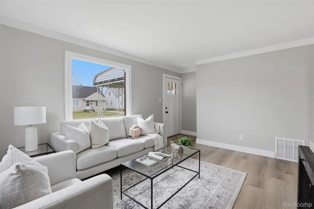 29871 Quinkert Street Roseville City MI 48066