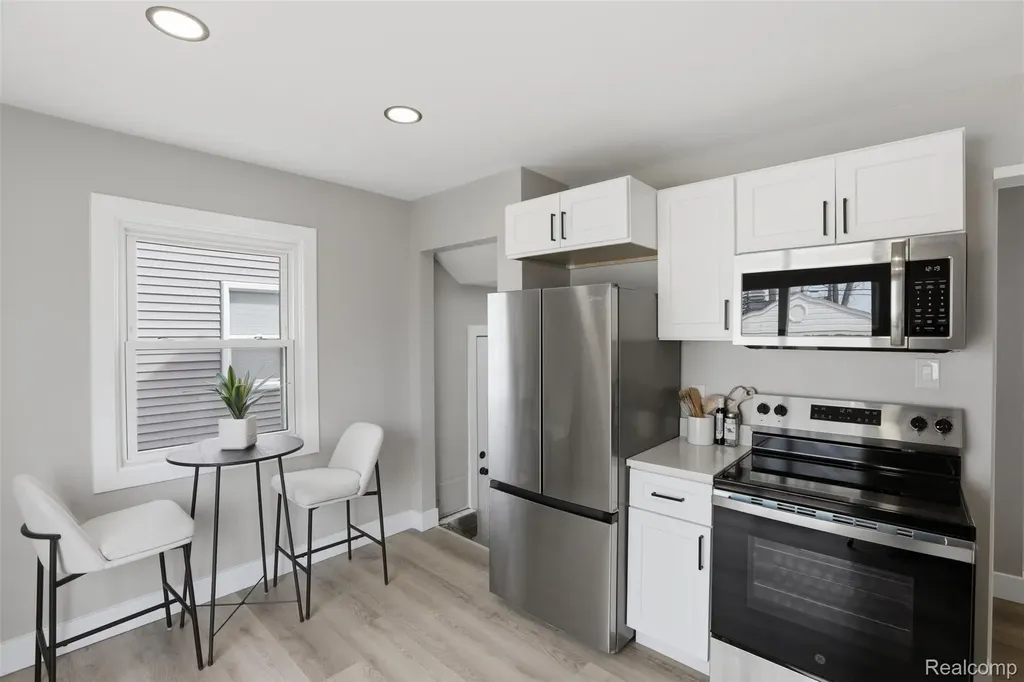 29871 Quinkert Street Roseville City MI 48066