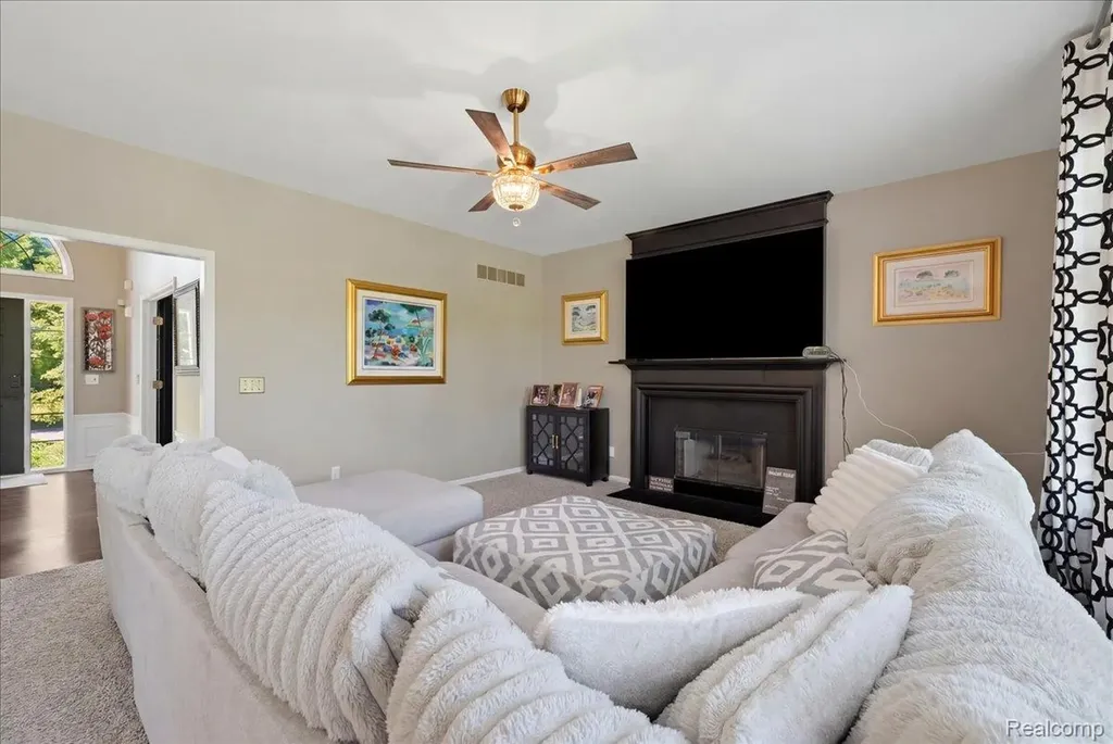 48606 Greenwich Circle Canton Charter Township MI 48188