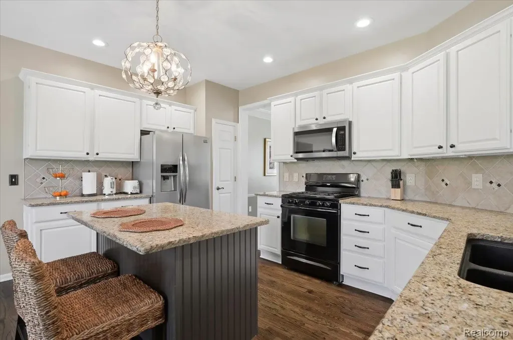 48606 Greenwich Circle Canton Charter Township MI 48188