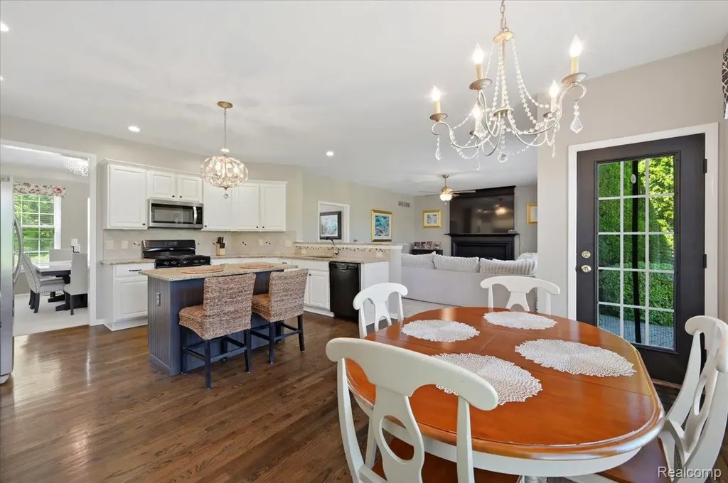 48606 Greenwich Circle Canton Charter Township MI 48188