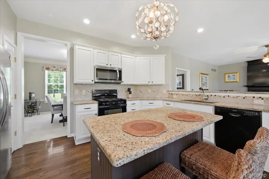 48606 Greenwich Circle Canton Charter Township MI 48188