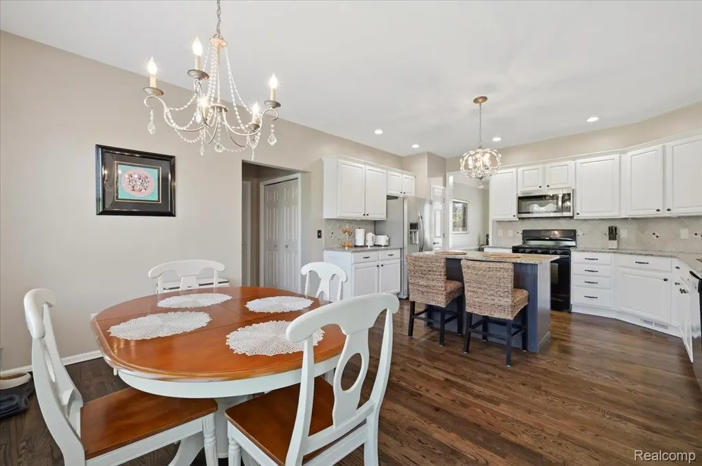 48606 Greenwich Circle Canton Charter Township MI 48188