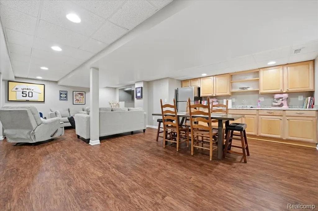 48606 Greenwich Circle Canton Charter Township MI 48188