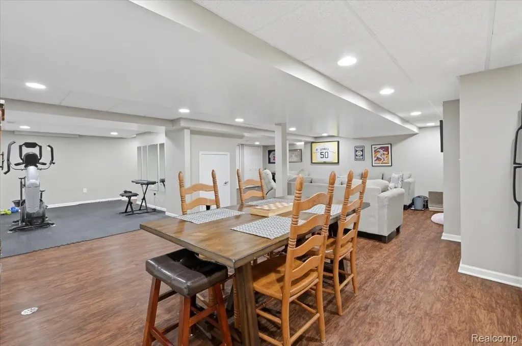 48606 Greenwich Circle Canton Charter Township MI 48188