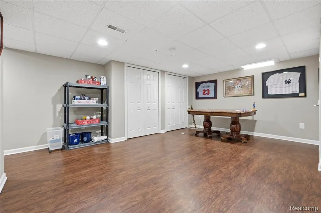 48606 Greenwich Circle Canton Charter Township MI 48188