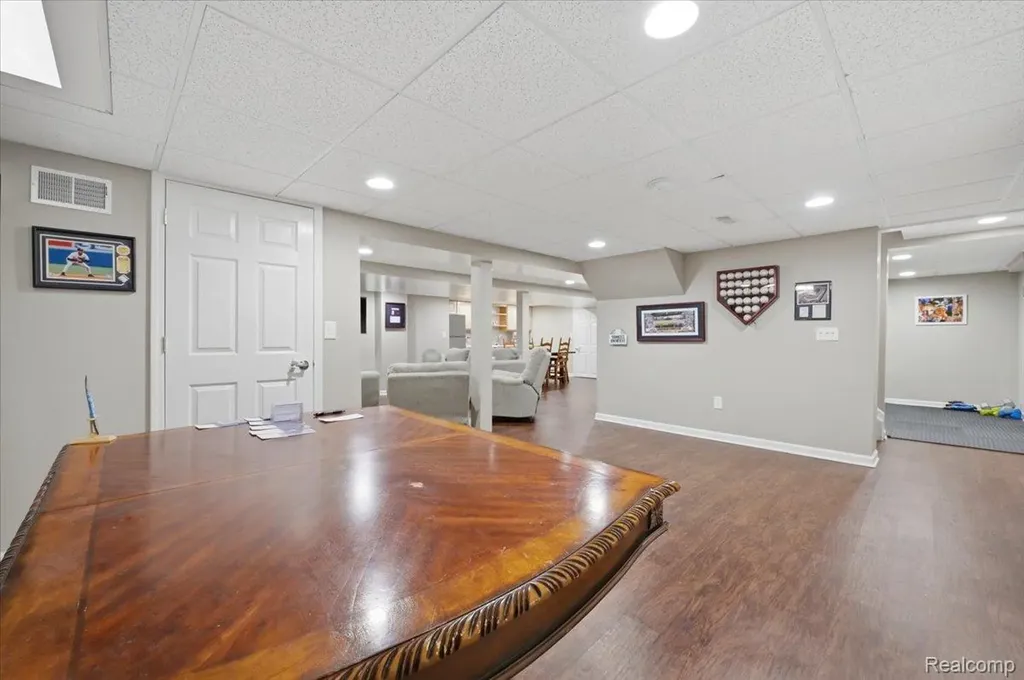 48606 Greenwich Circle Canton Charter Township MI 48188