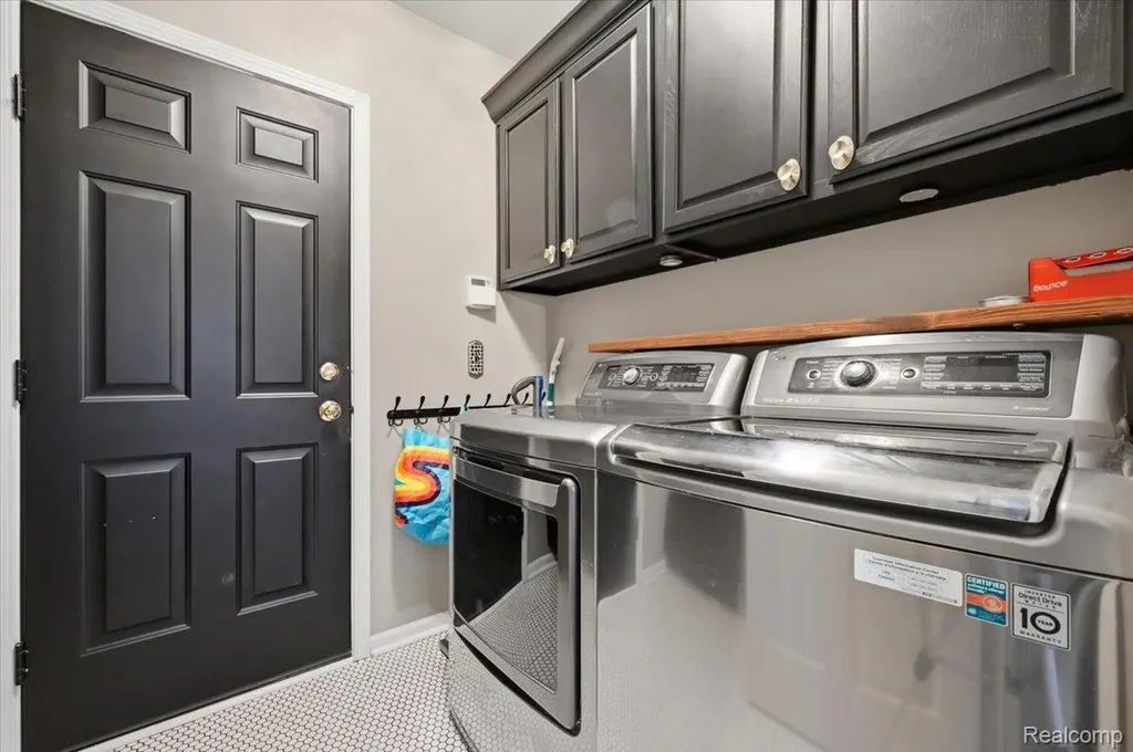 48606 Greenwich Circle Canton Charter Township MI 48188