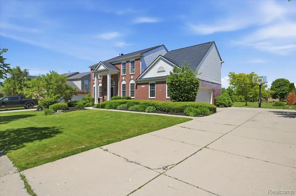48606 Greenwich Circle Canton Charter Township MI 48188