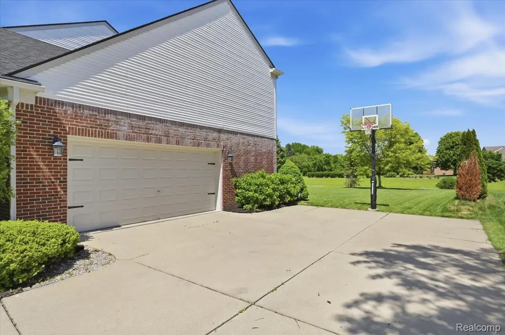 48606 Greenwich Circle Canton Charter Township MI 48188