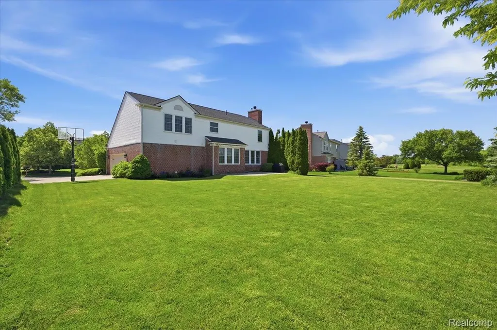 48606 Greenwich Circle Canton Charter Township MI 48188