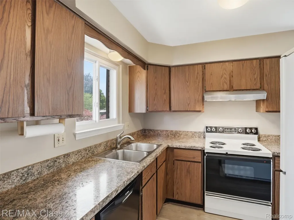 40874 Ivywood Lane Plymouth Charter Township MI 48170