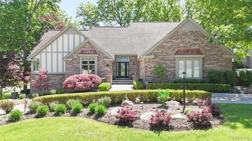6514 Shagbark Drive Troy City MI 48098