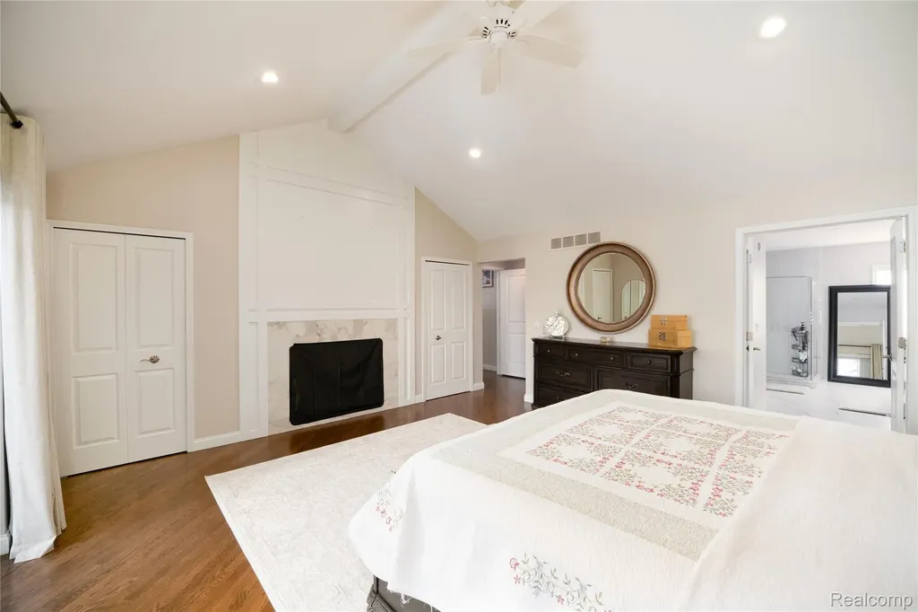6514 Shagbark Drive Troy City MI 48098