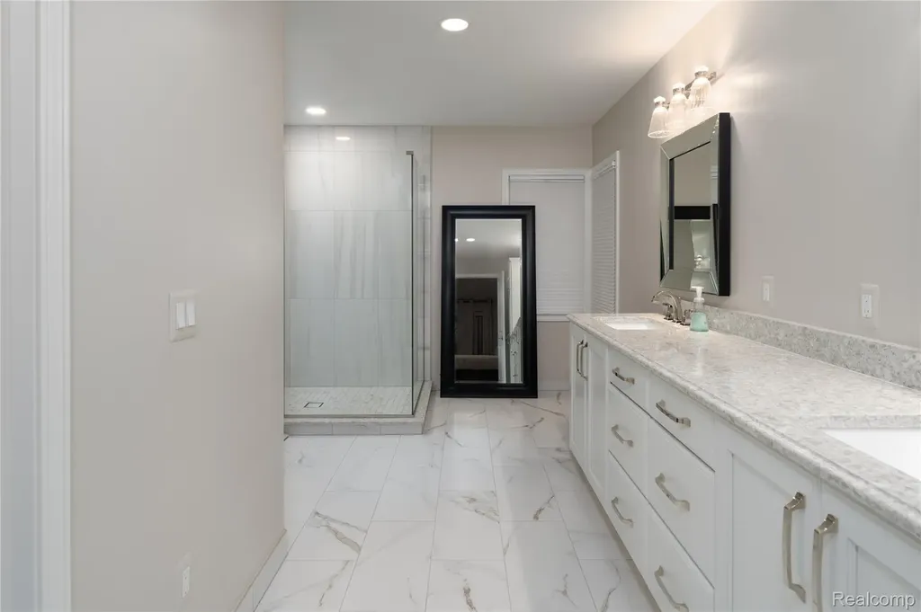 6514 Shagbark Drive Troy City MI 48098