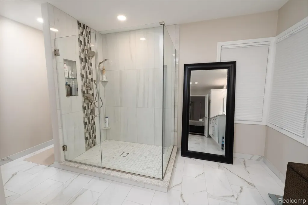 6514 Shagbark Drive Troy City MI 48098