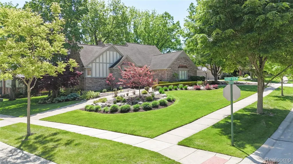 6514 Shagbark Drive Troy City MI 48098