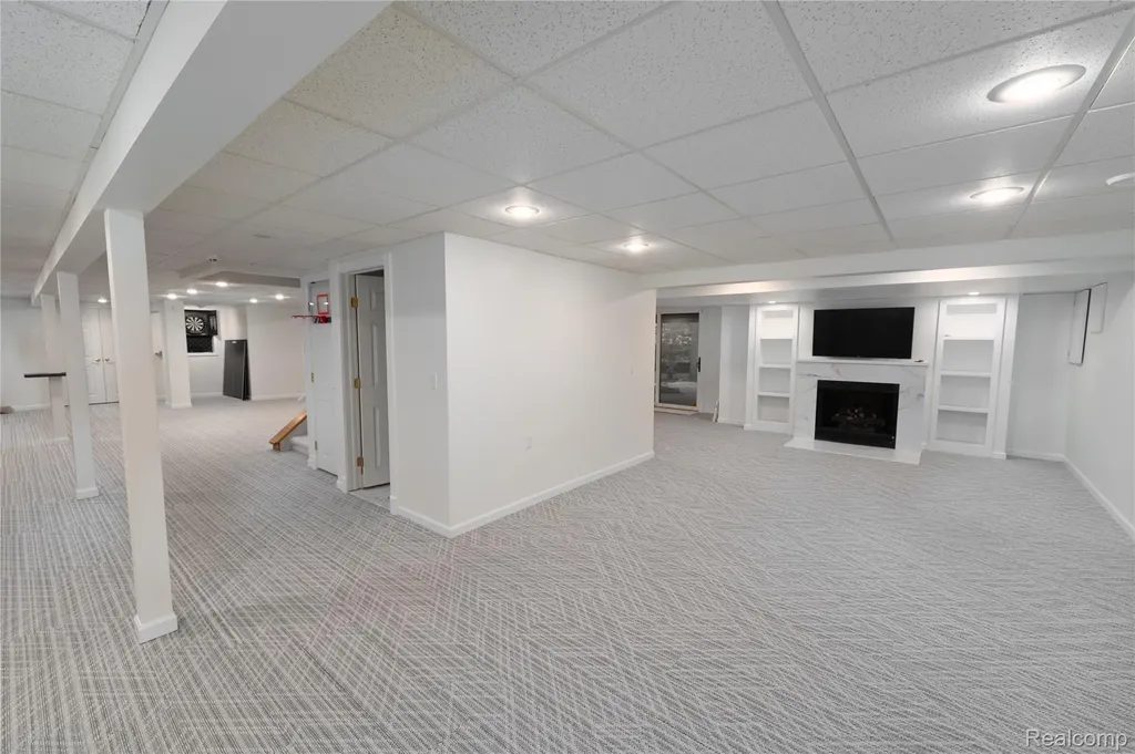 6514 Shagbark Drive Troy City MI 48098