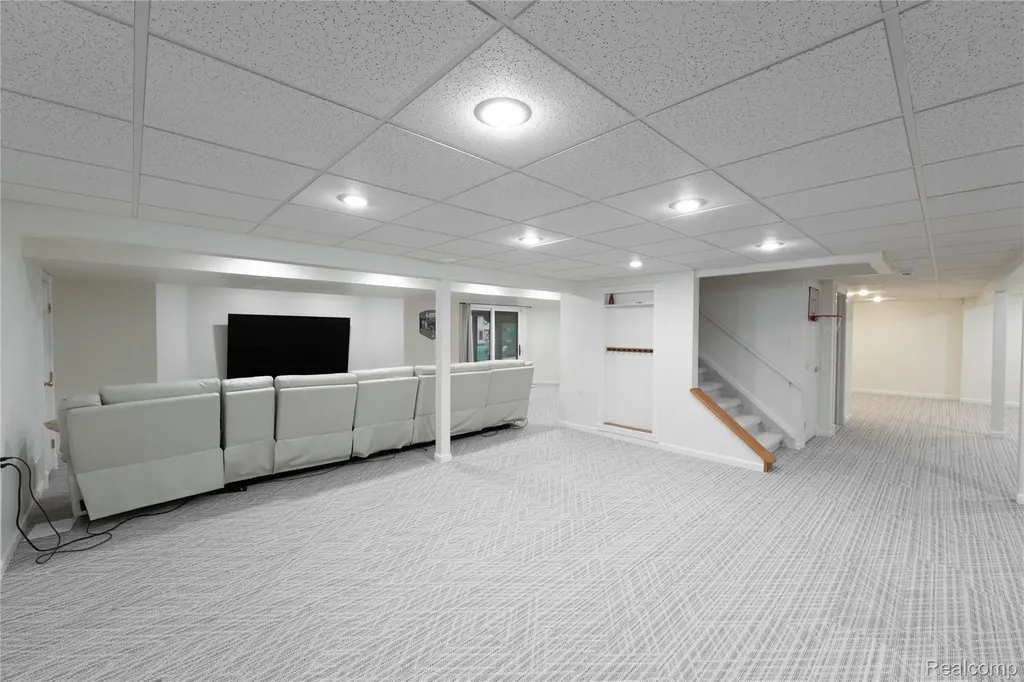 6514 Shagbark Drive Troy City MI 48098
