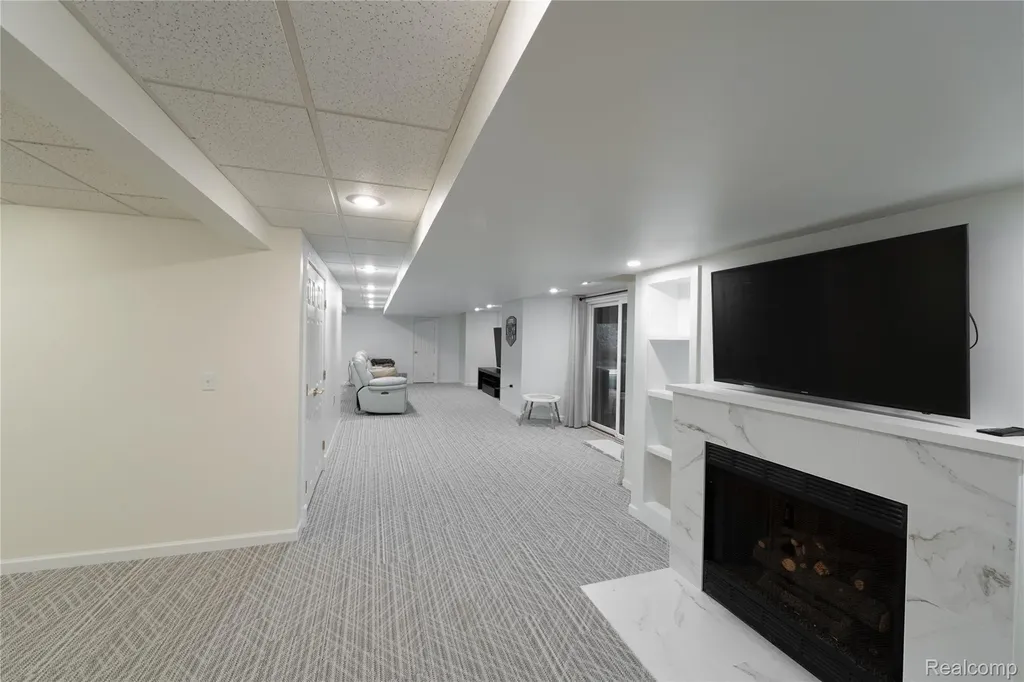 6514 Shagbark Drive Troy City MI 48098