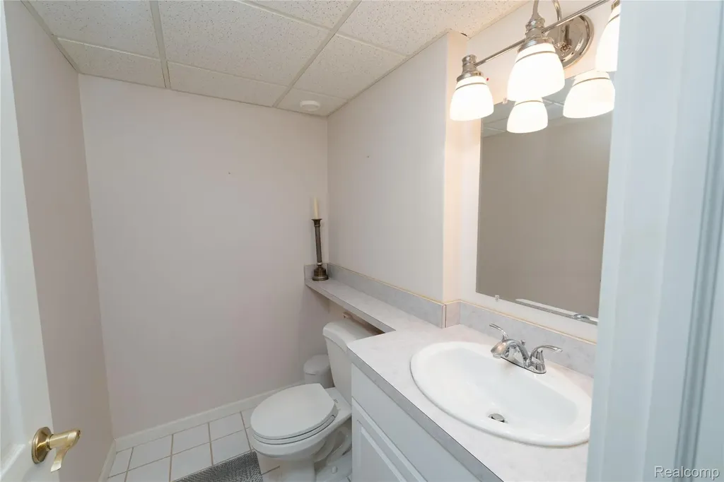 6514 Shagbark Drive Troy City MI 48098