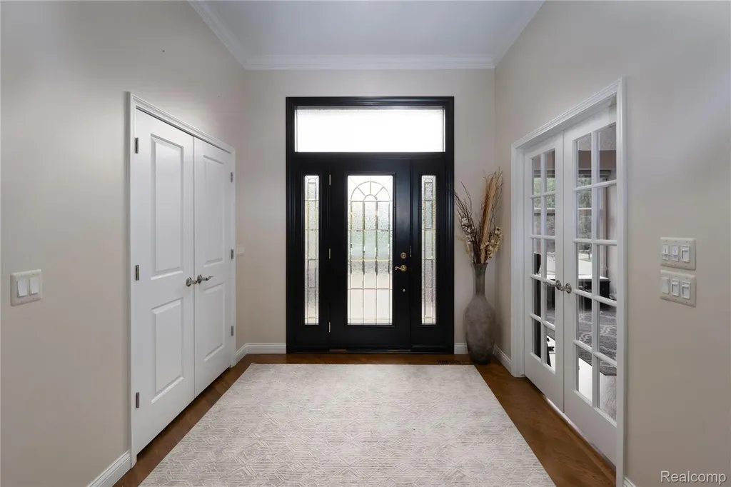 6514 Shagbark Drive Troy City MI 48098