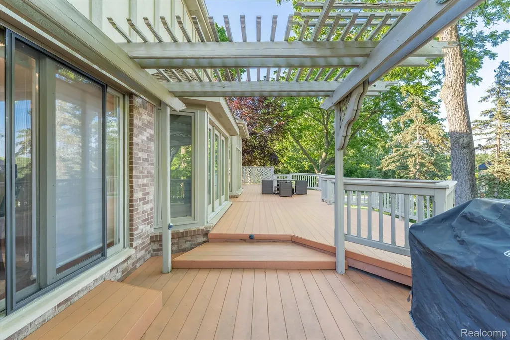 6514 Shagbark Drive Troy City MI 48098