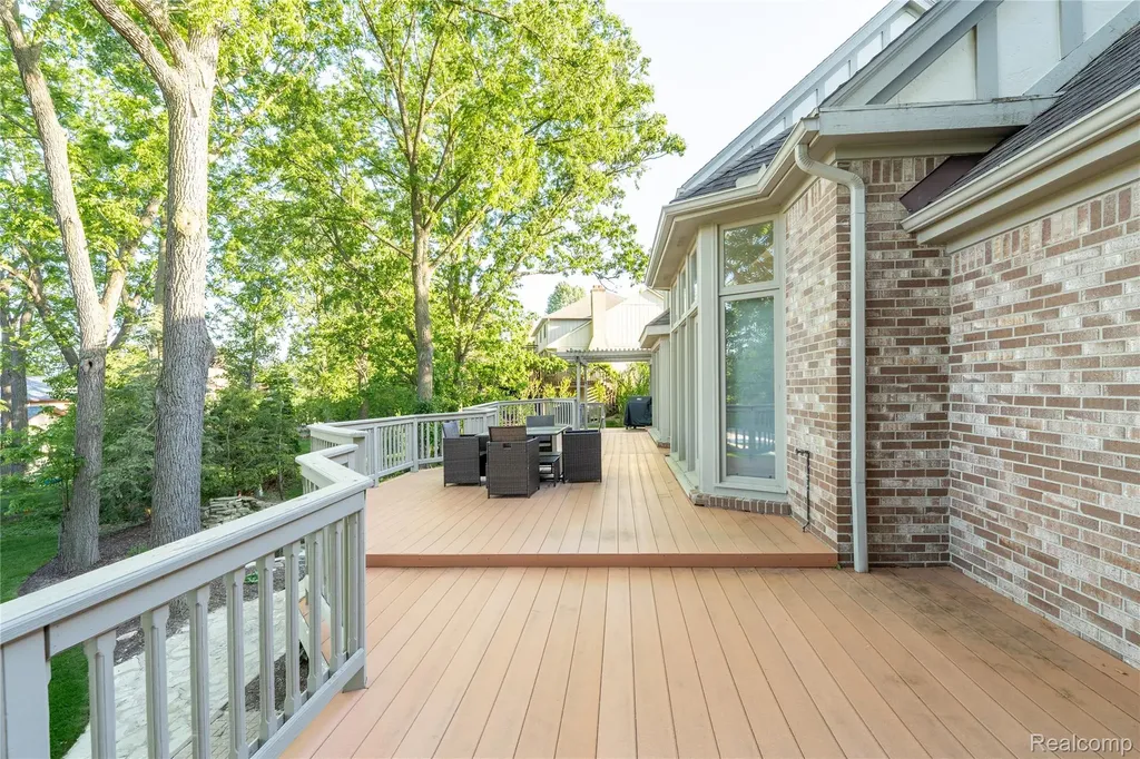 6514 Shagbark Drive Troy City MI 48098