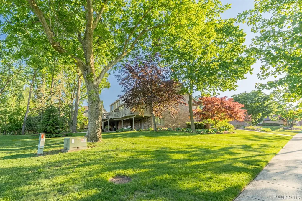 6514 Shagbark Drive Troy City MI 48098