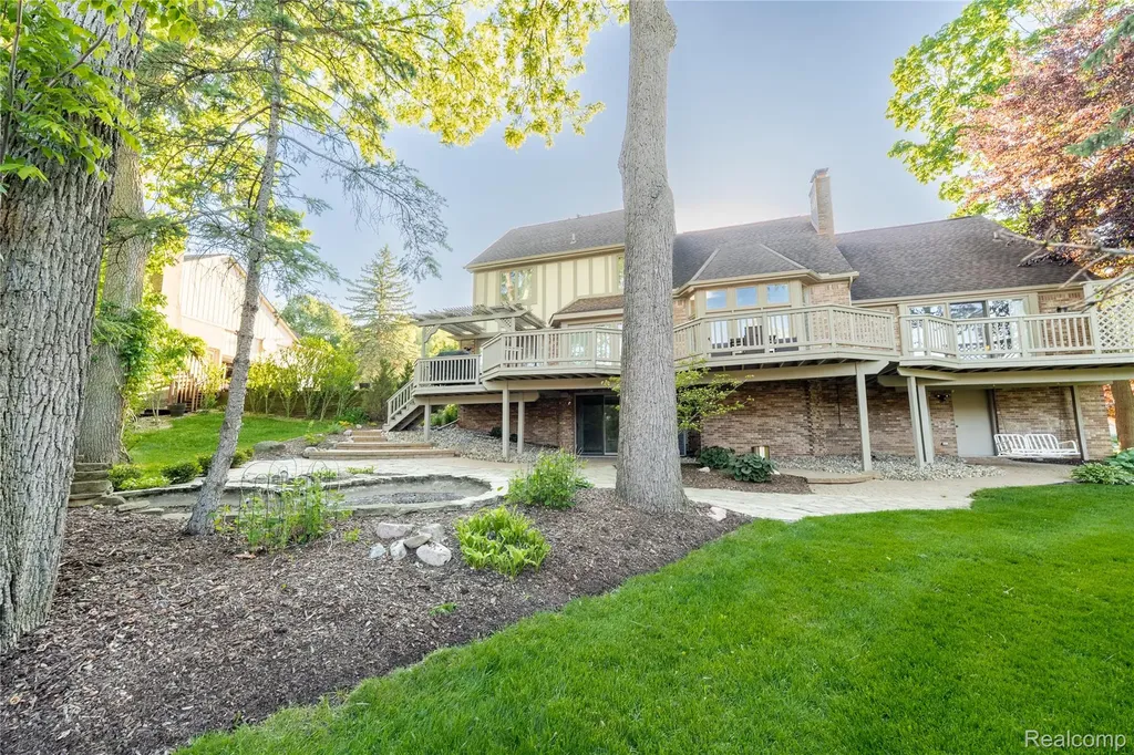 6514 Shagbark Drive Troy City MI 48098