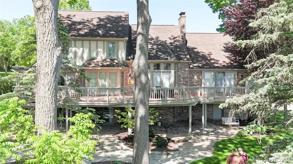 6514 Shagbark Drive Troy City MI 48098